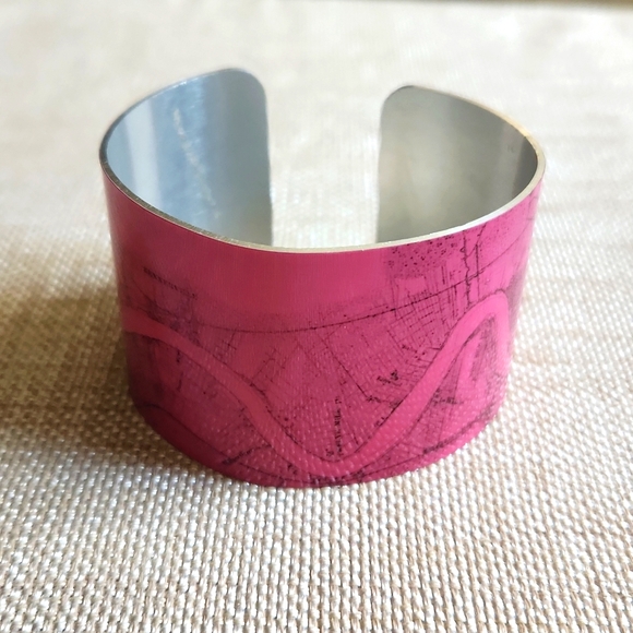 Pretty pink cuff bracelet from the historic New Orleans Collection. - Picture 1 of 5